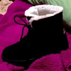 Black plush lined winter boots, size 81/2